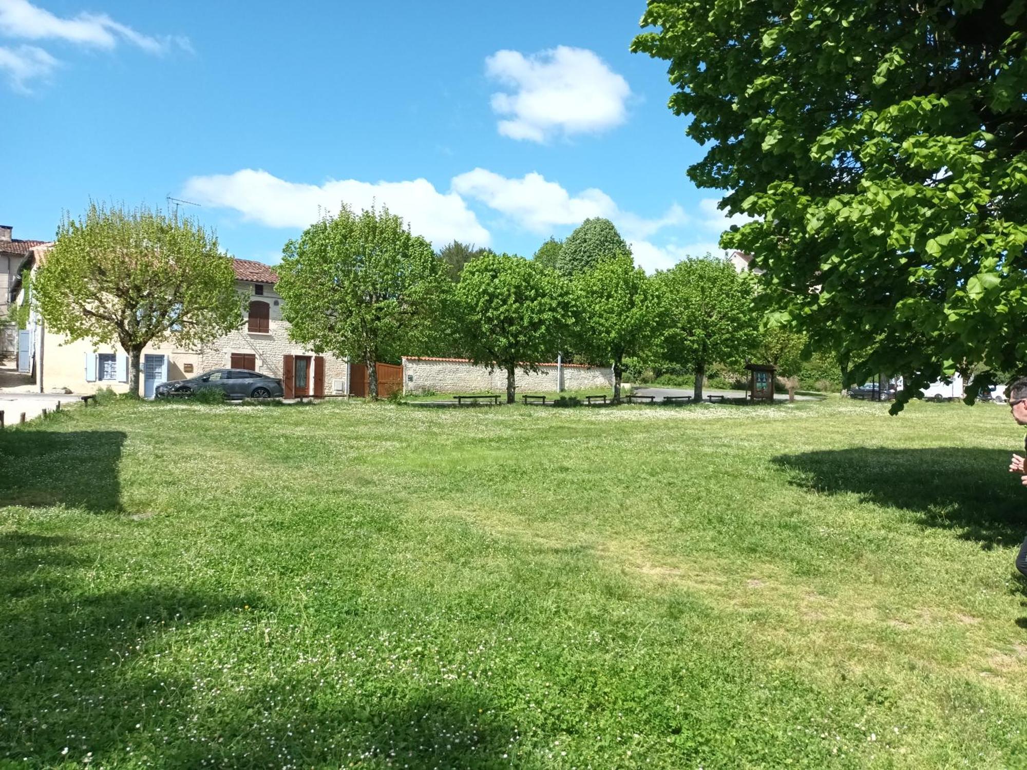 Ferienwohnung Au Bord De La Riviere Verteuil-sur-Charente Exterior foto